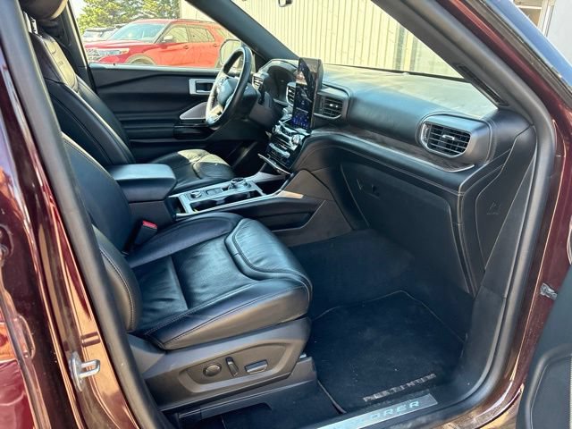 Certified 2022 Ford Explorer Platinum w/ Equipment Group 601A AWD/4WD image 13