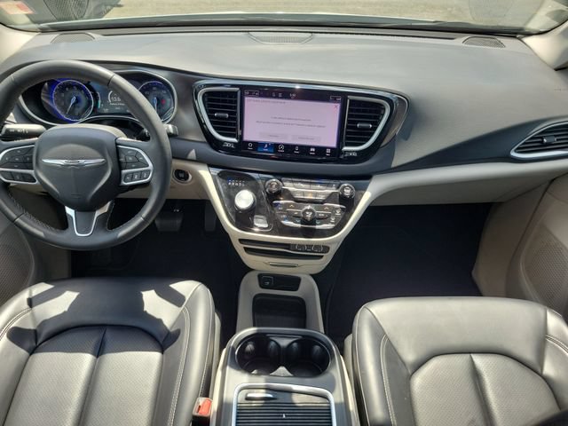 Used 2023 Chrysler Pacifica Touring-L FWD image 9