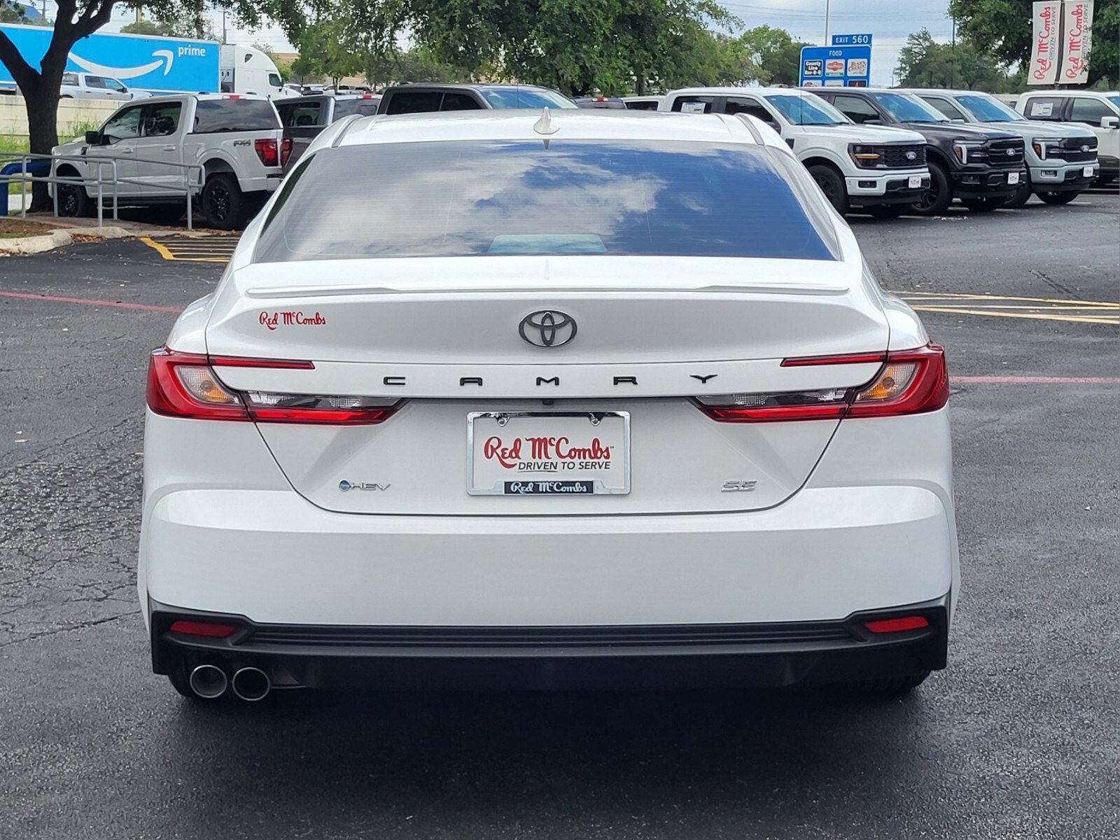 Used 2025 Toyota Camry SE FWD image 5