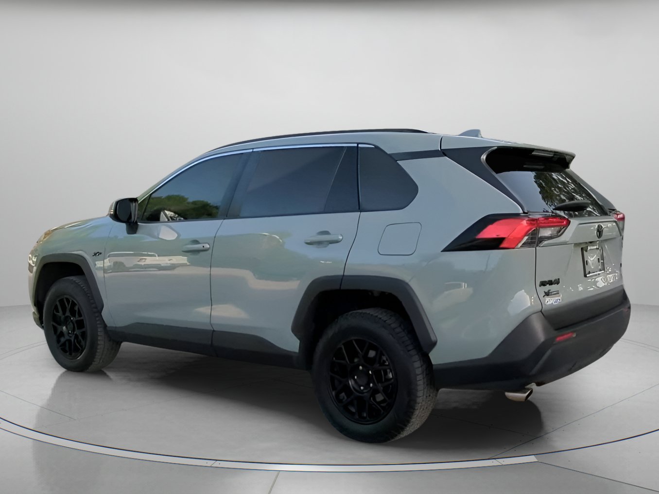 Used 2022 Toyota RAV4 XLE w/ Convenience Package FWD image 19
