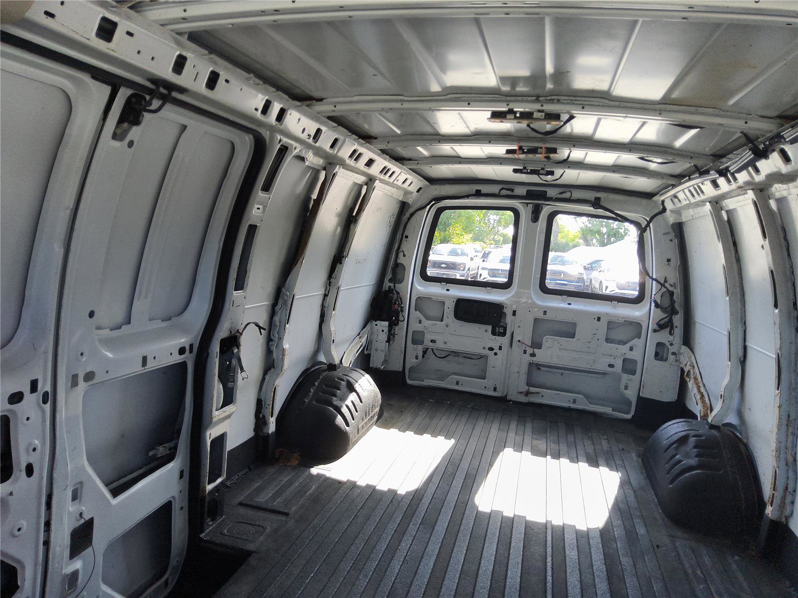 Used 2020 Chevrolet Express 2500 Extended w/ Driver Convenience Package RWD image 14