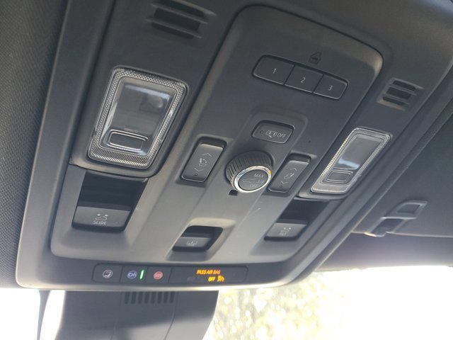 Used 2023 Chevrolet Suburban Premier image 34