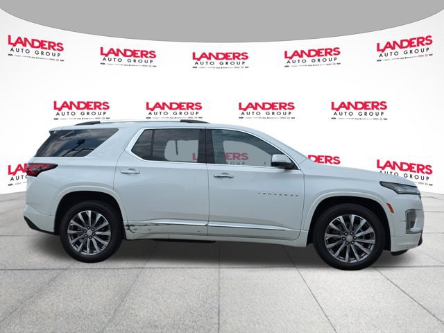 Used 2022 Chevrolet Traverse Premier FWD image 2
