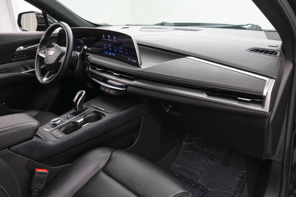 Used 2025 Cadillac XT4 Premium Luxury FWD image 21