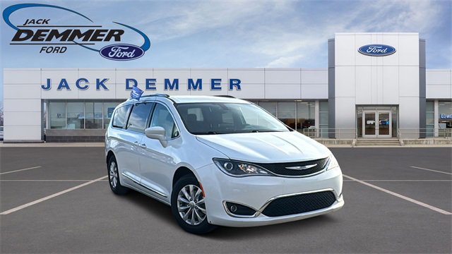 Used 2018 Chrysler Pacifica Touring-L image 7