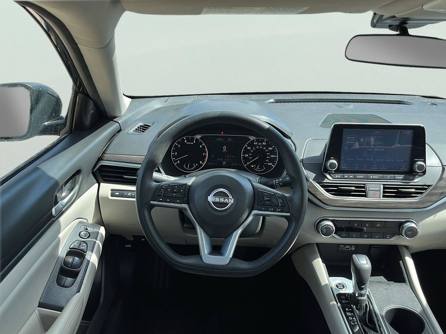 Used 2025 Nissan Altima 2.5 SV FWD image 14
