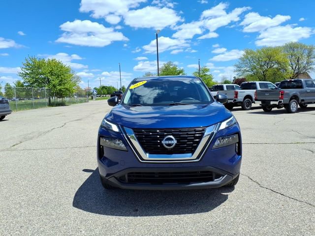 Used 2023 Nissan Rogue S AWD/4WD image 2