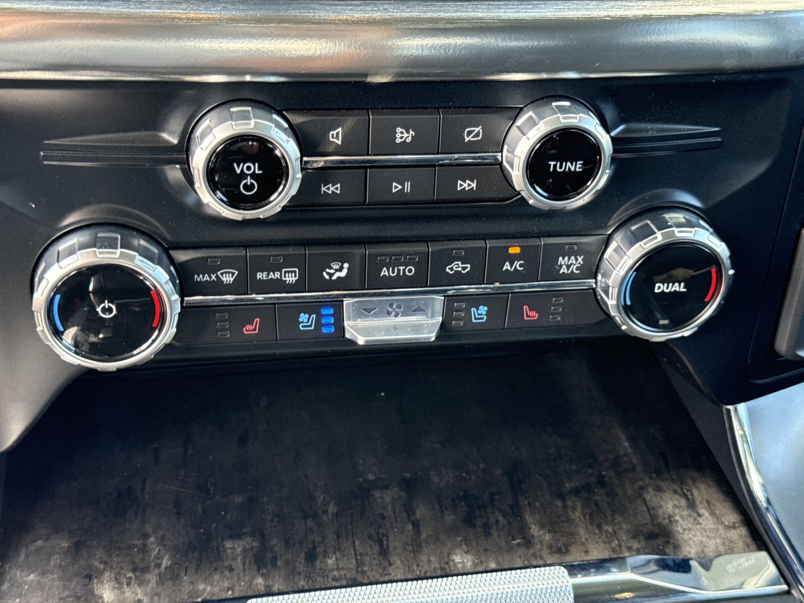 Certified 2022 Ford F150 Lariat w/ FX4 Off-Road Package AWD/4WD image 28
