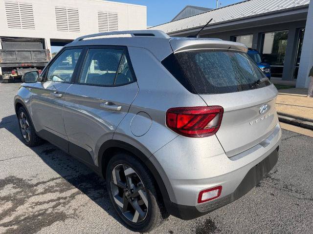 Used 2025 Hyundai Venue SEL FWD image 3