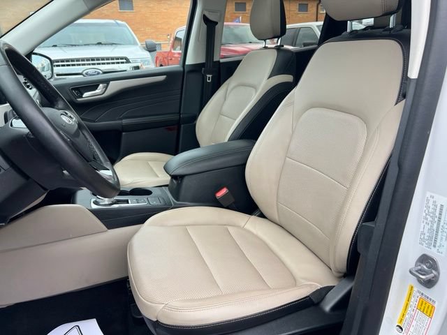 Certified 2022 Ford Escape SEL w/ Technology Package AWD/4WD image 19