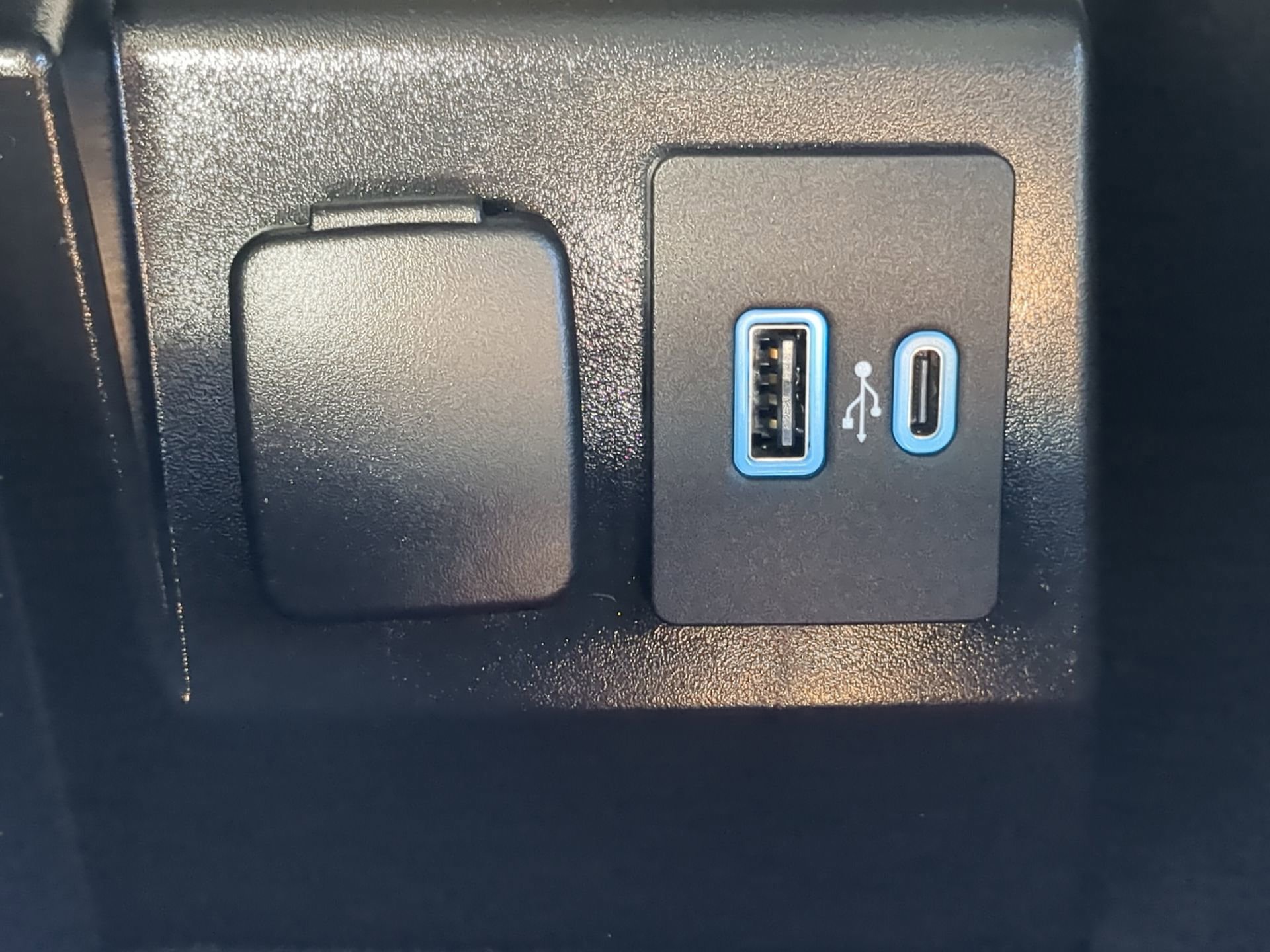 Certified 2022 Ford Explorer XLT w/ Equipment Group 202A image 54