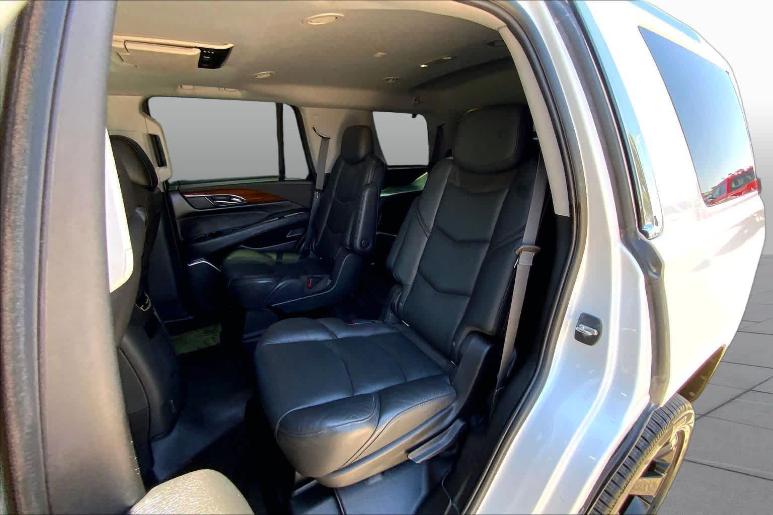 Used 2019 Cadillac Escalade Premium Luxury AWD/4WD image 21