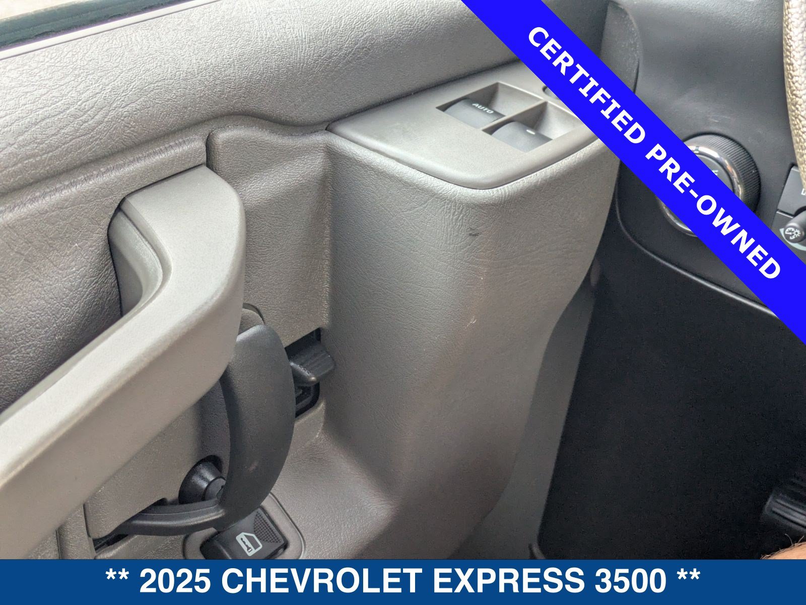 Used 2025 Chevrolet Express 3500 LT w/ LT Preferred Equipment Group RWD image 22