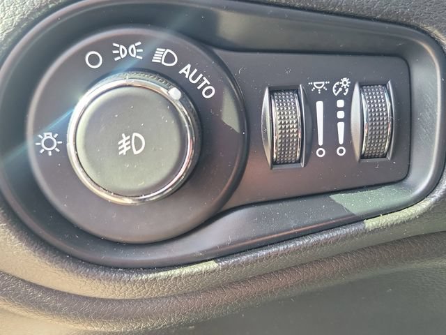 Used 2023 Jeep Renegade Altitude AWD/4WD image 22