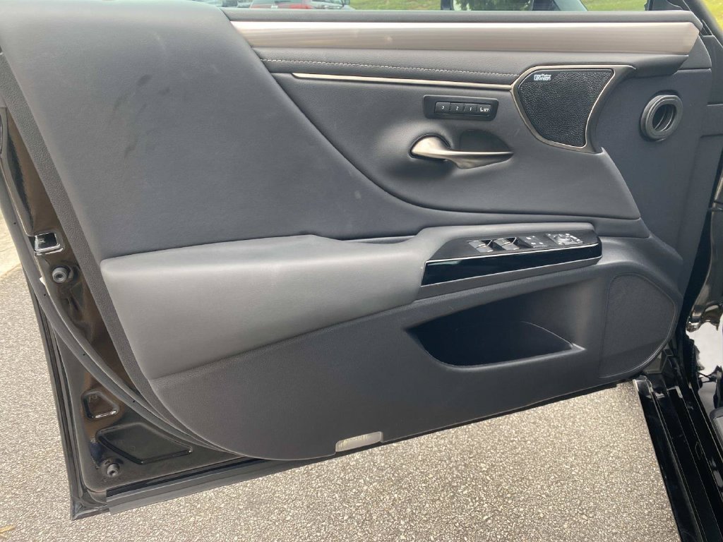 Used 2023 Lexus ES 350 F Sport w/ Accessory Package (Z2) FWD image 16