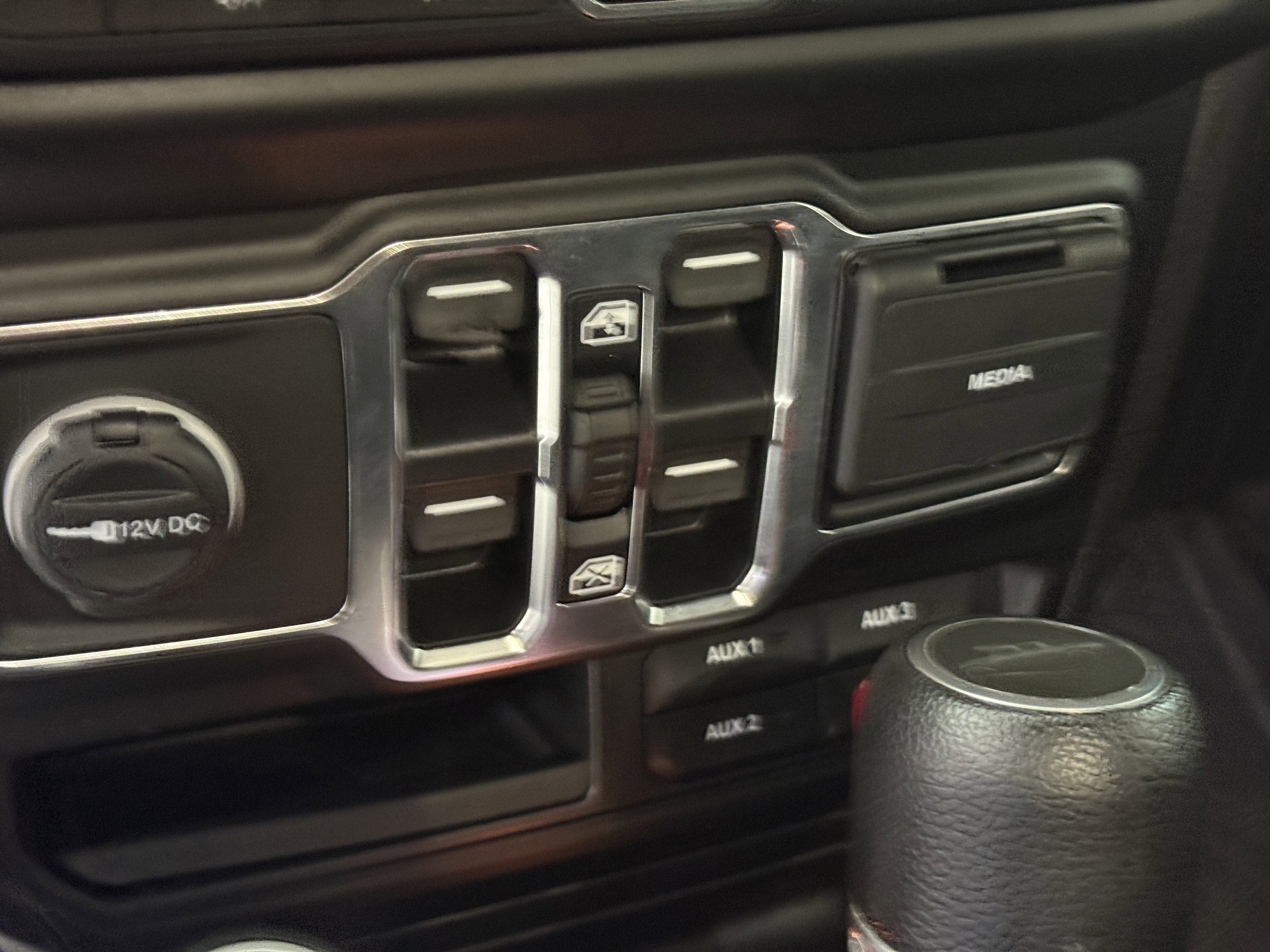 Used 2021 Jeep Gladiator Sport AWD/4WD image 14