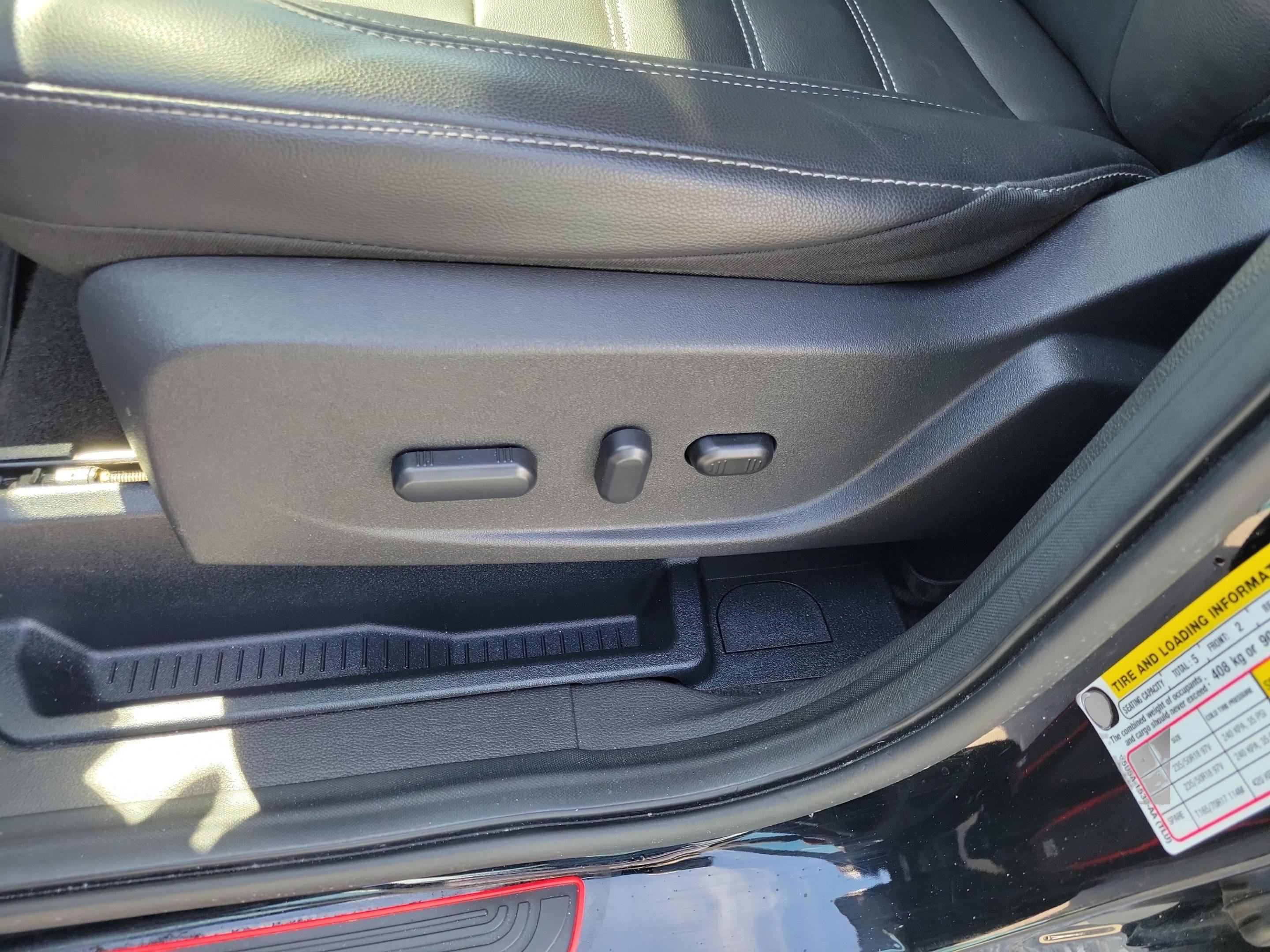 Certified 2017 Ford Escape SE w/ SE Leather Comfort Package image 9