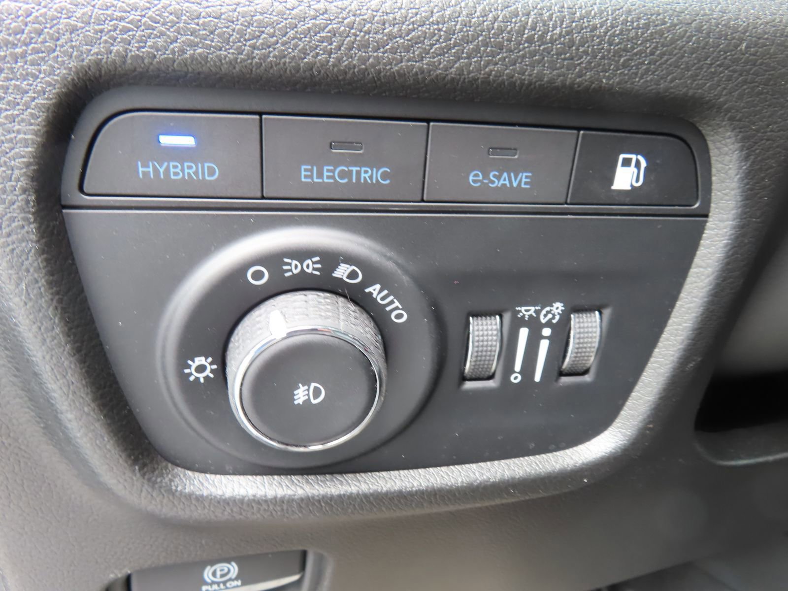 Used 2023 Jeep Grand Cherokee Summit w/ Luxury Tech Group V image 15