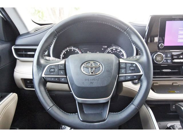 Used 2023 Toyota Highlander XLE FWD image 15