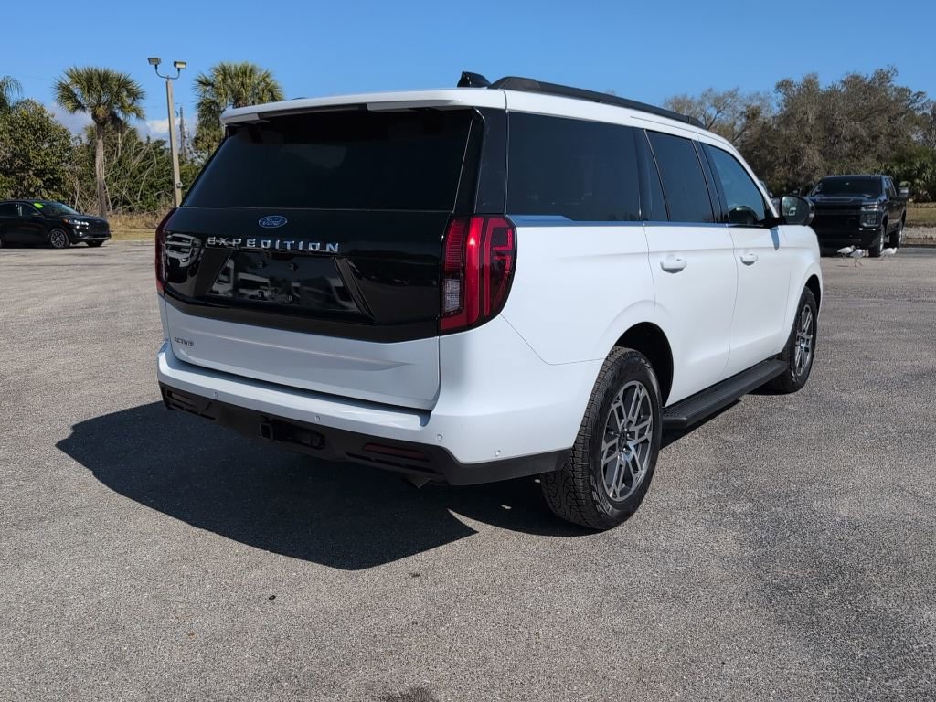 Certified 2025 Ford Expedition Active image 3