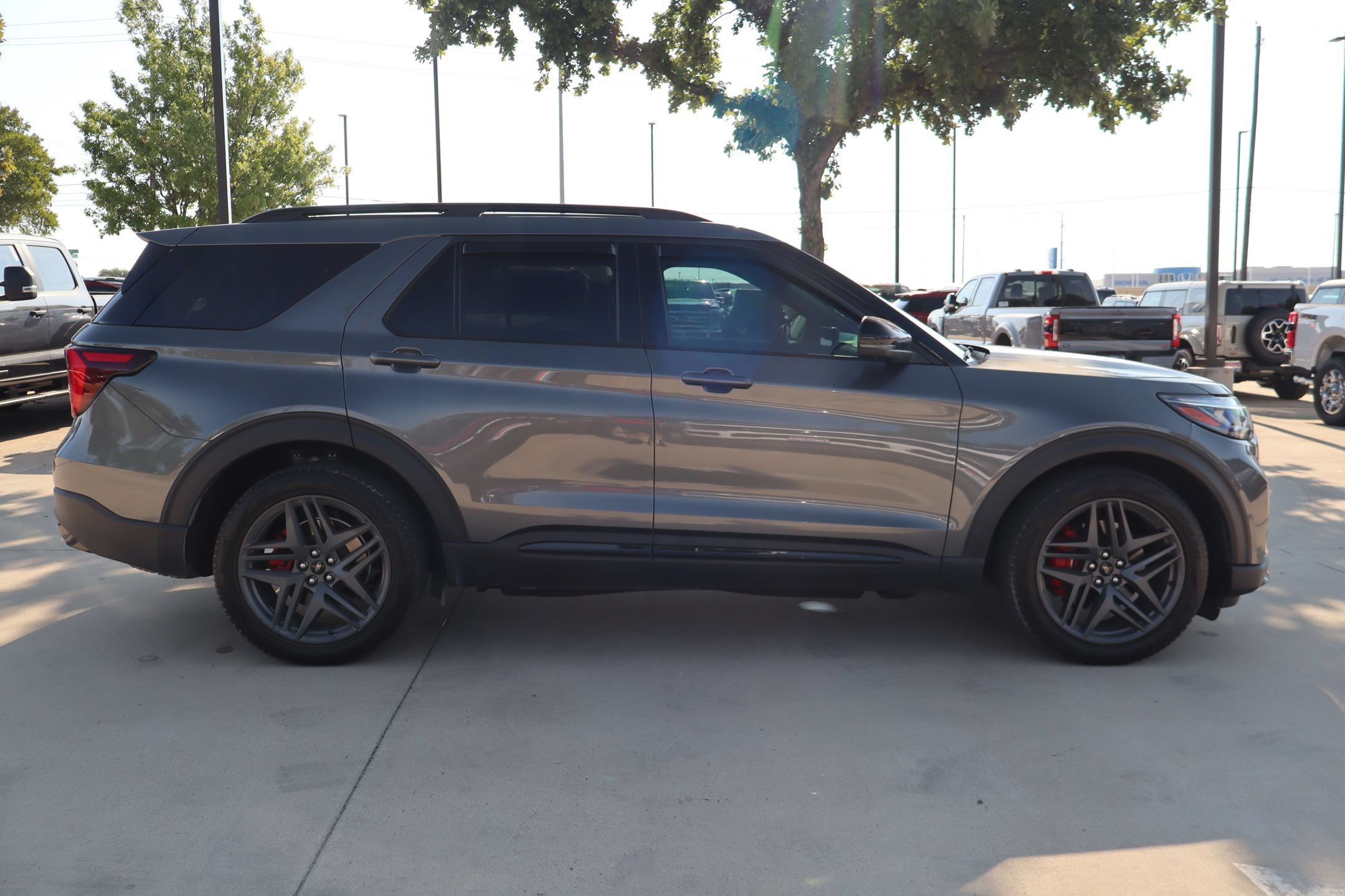 Certified 2025 Ford Explorer ST AWD/4WD image 2