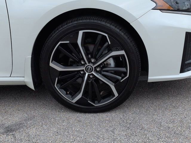 Used 2025 Nissan Altima 2.5 SR w/ SR Premium Package image 11