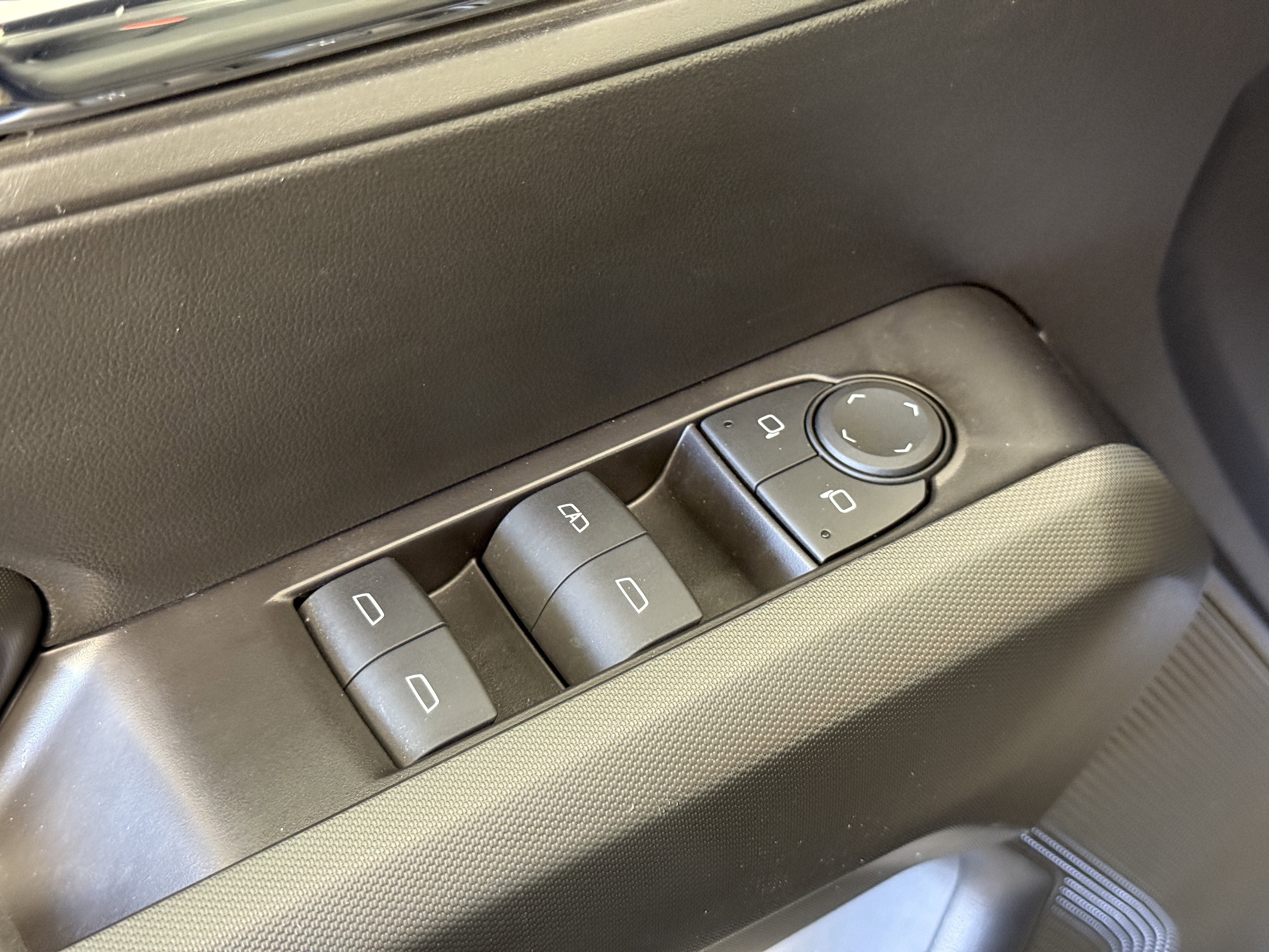 Used 2024 Chevrolet Colorado LT w/ LT Convenience Package II image 15