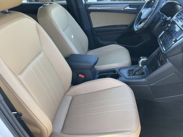 Used 2023 Volkswagen Tiguan SE R-Line image 33