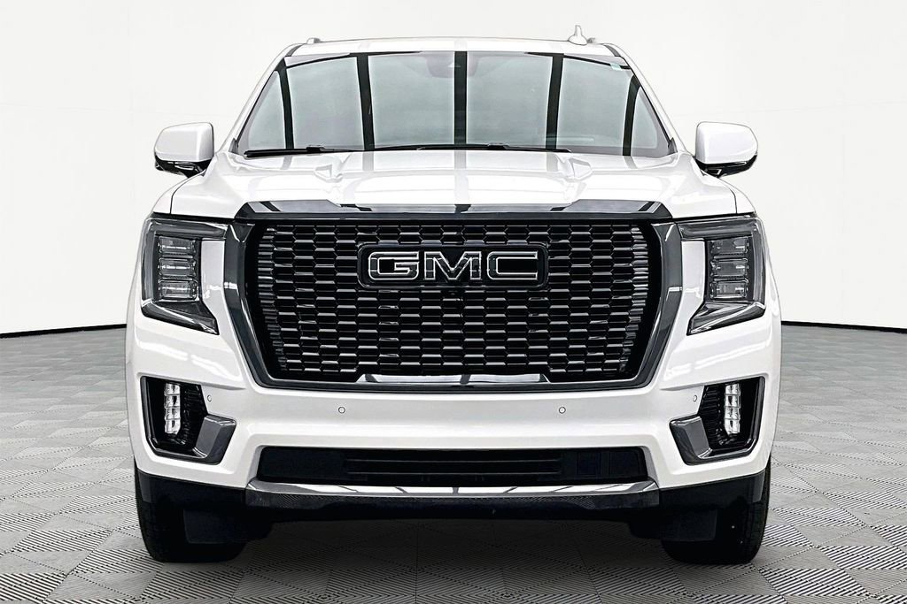 Used 2024 GMC Yukon Denali Ultimate AWD/4WD image 3
