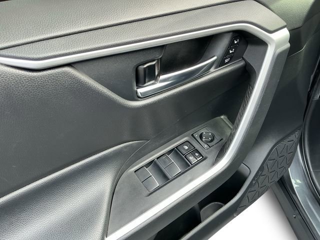 Used 2020 Toyota RAV4 XLE Premium image 11