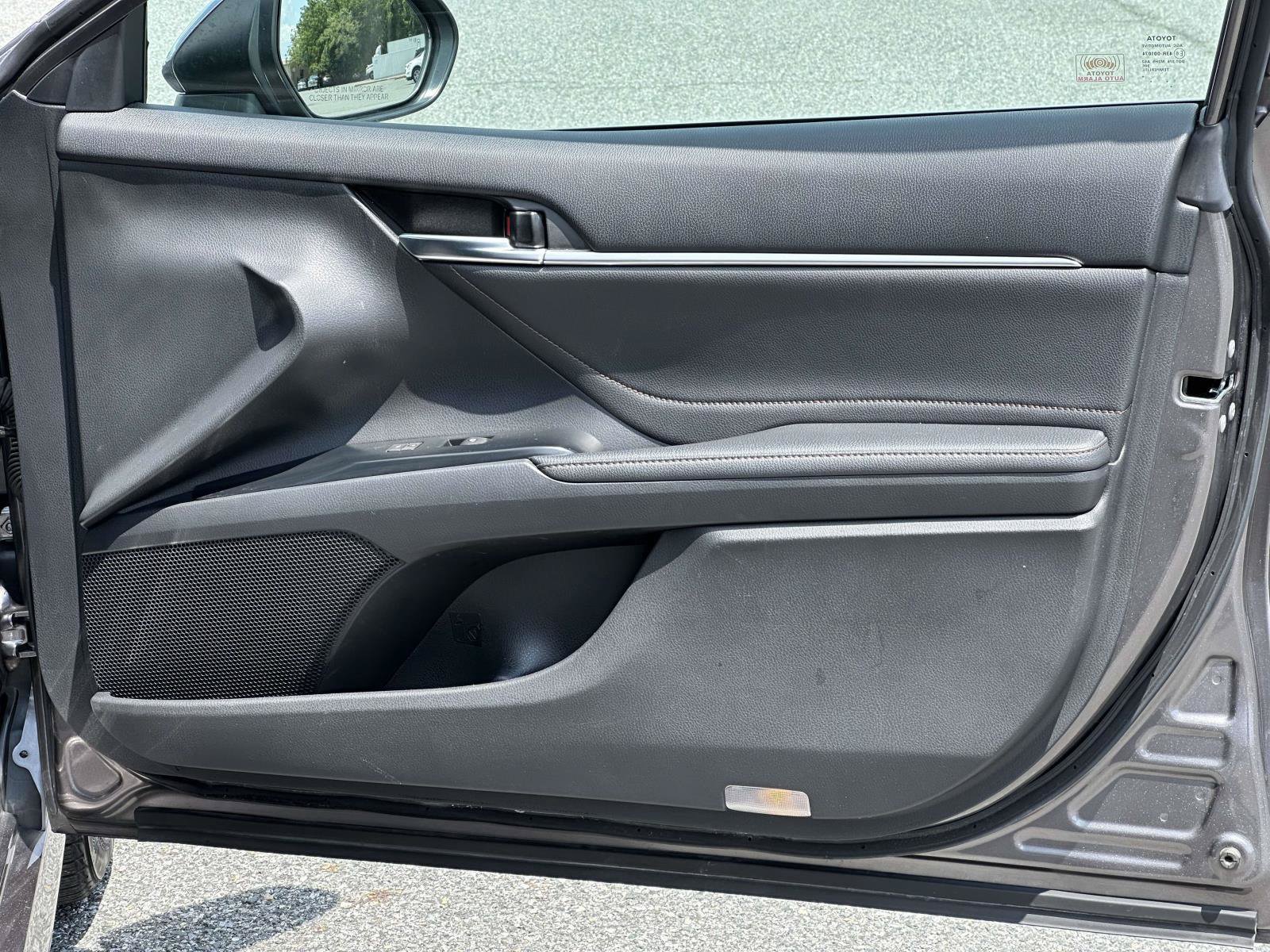 Used 2018 Toyota Camry XLE FWD image 8