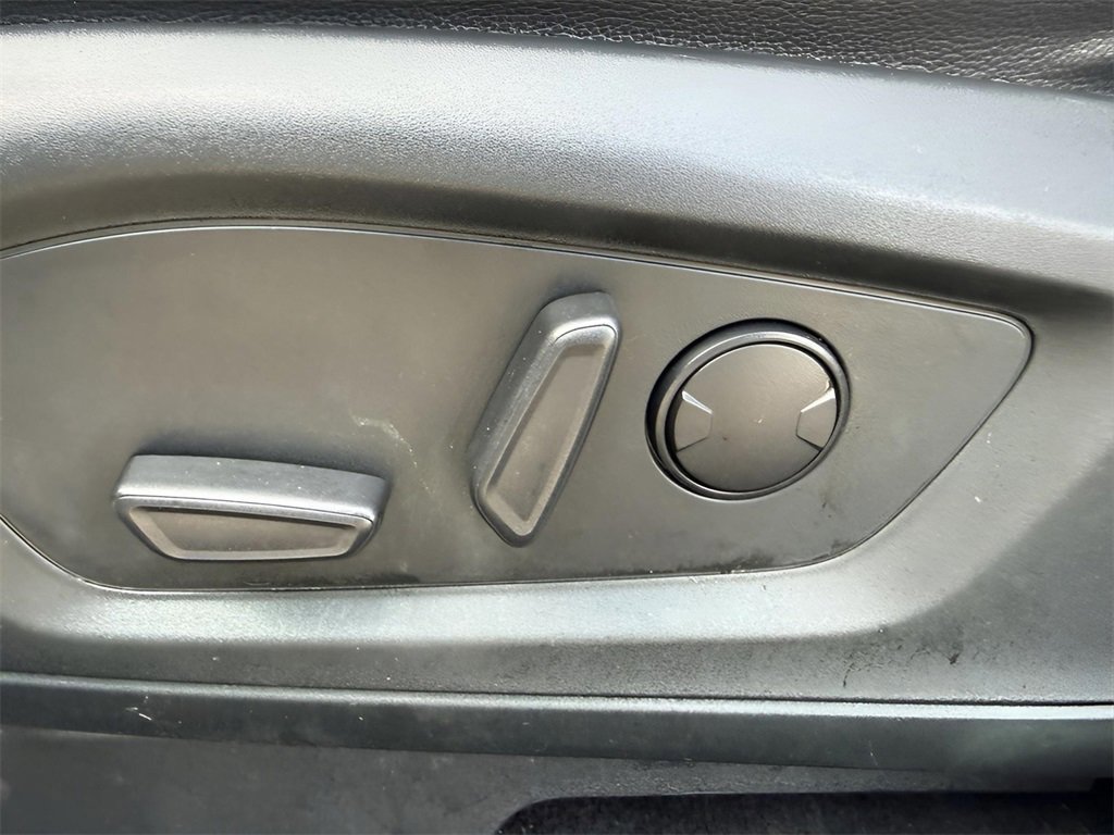 Certified 2020 Ford Explorer XLT w/ Equipment Group 202A image 28