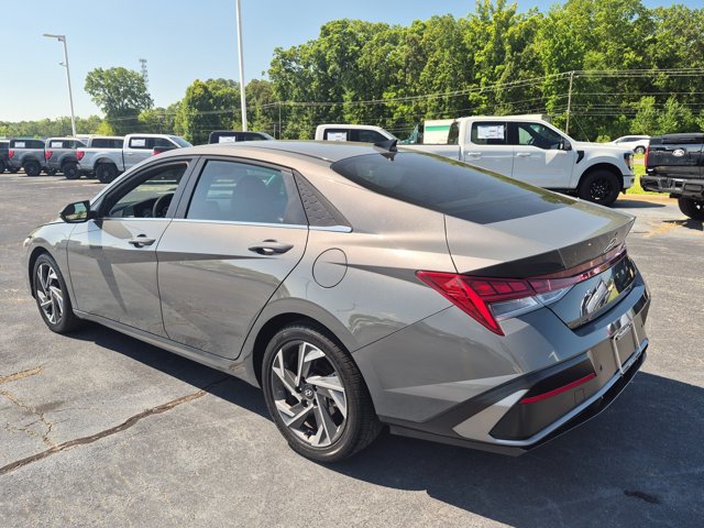 Used 2024 Hyundai Elantra Limited FWD image 6