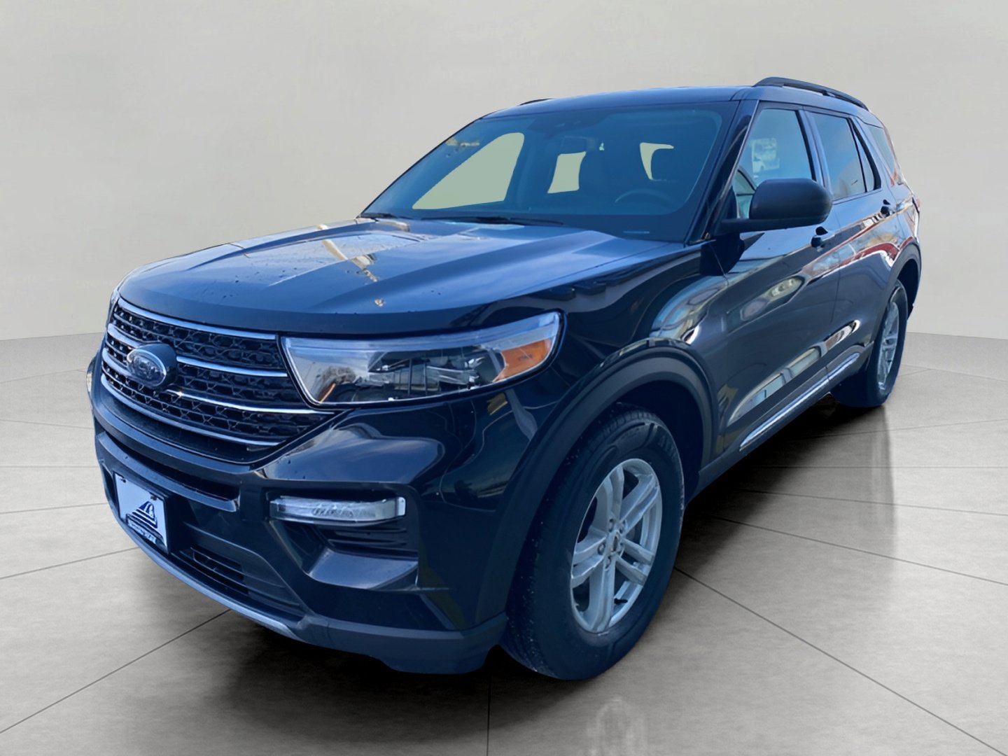 Certified 2024 Ford Explorer XLT w/ Equipment Group 202A image 3