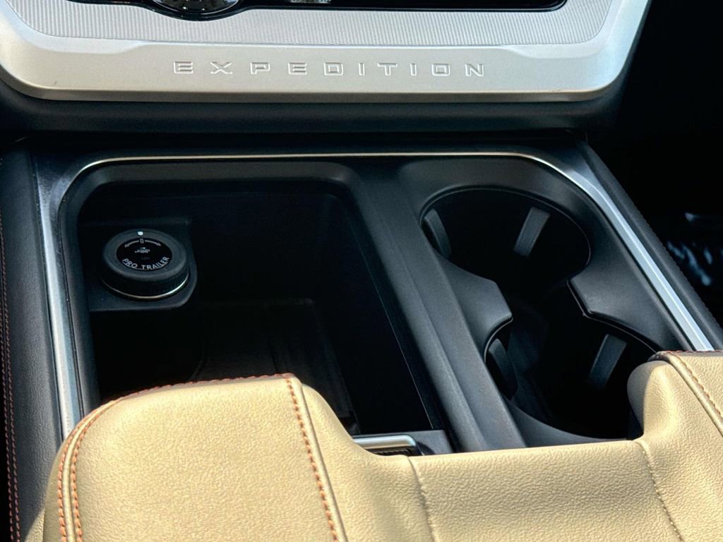 Certified 2025 Ford Expedition Active image 19