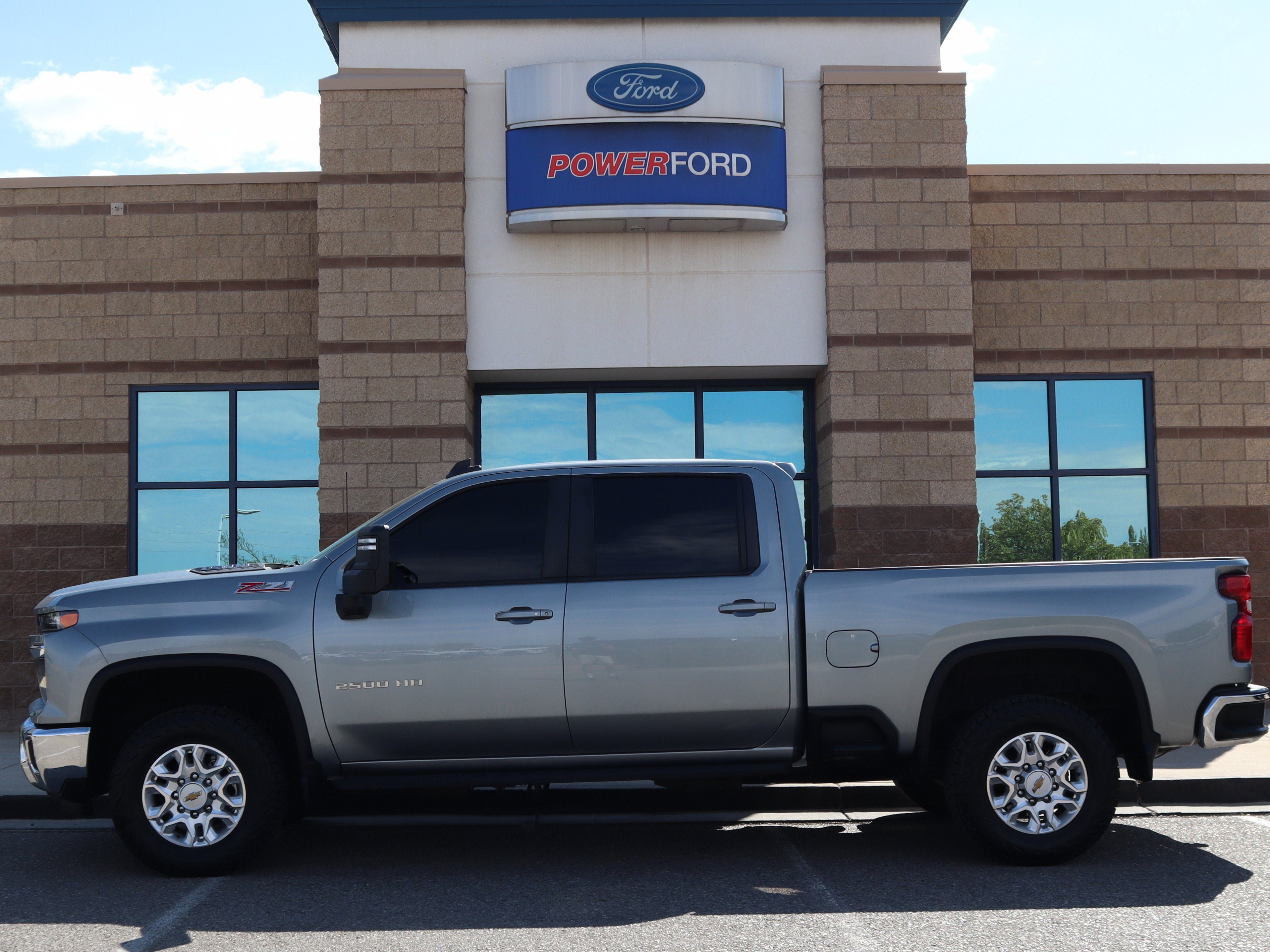 Used 2024 Chevrolet Silverado 2500 LT AWD/4WD image 9