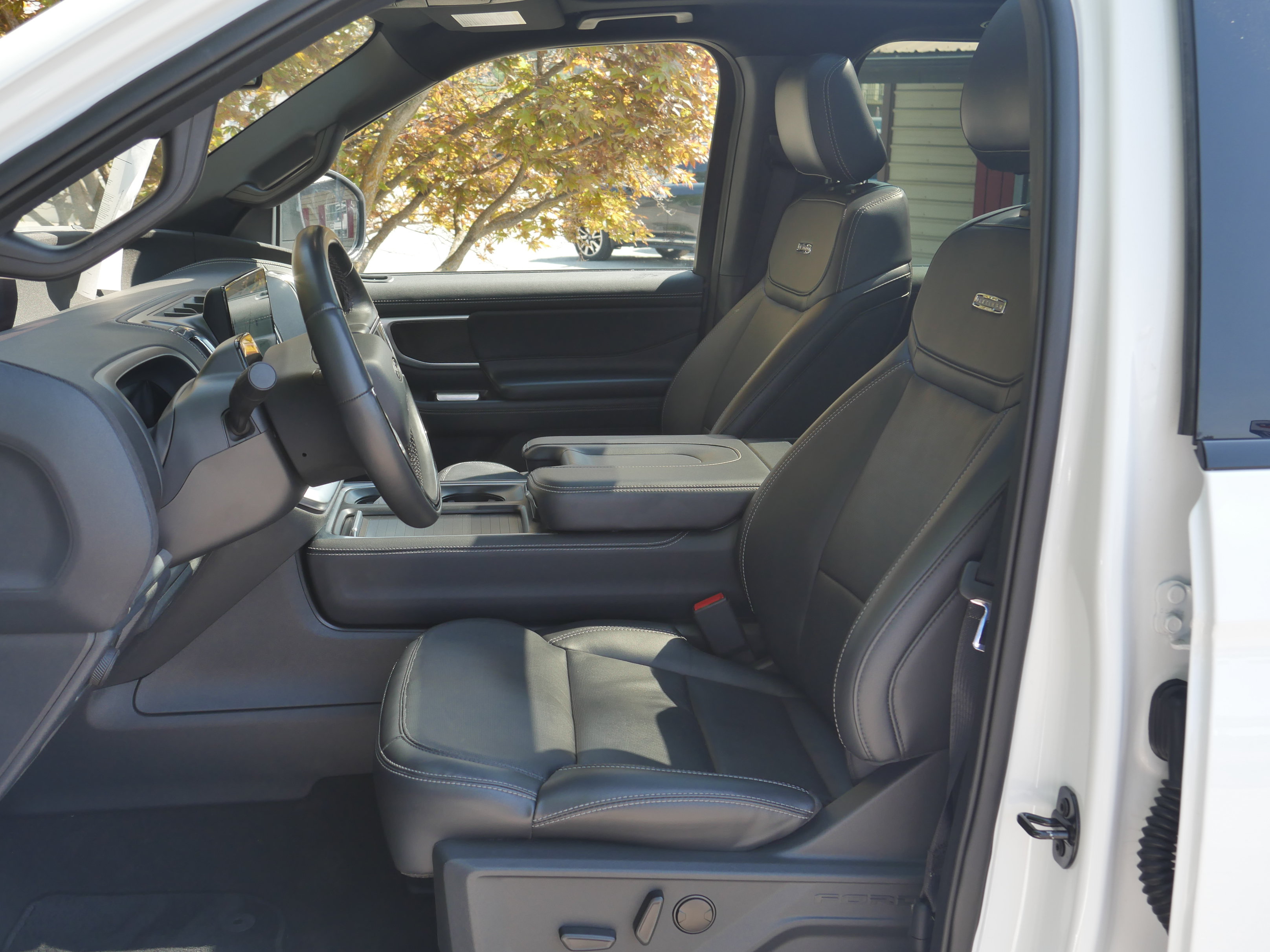 Certified 2025 Ford Expedition Max Platinum w/ Stealth Appearance Package AWD/4WD image 3