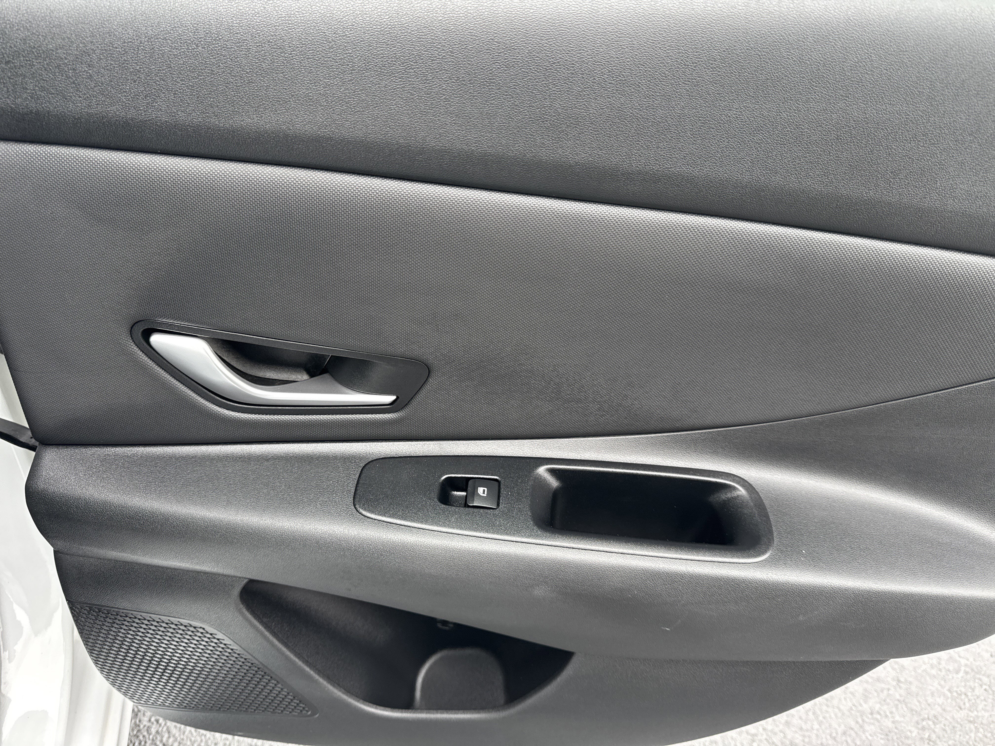 Used 2023 Hyundai Elantra Limited w/ Cargo Package image 16