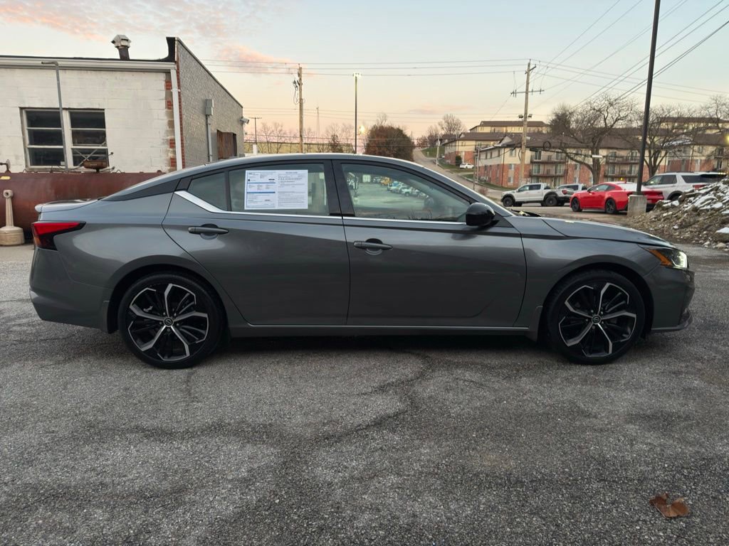 Used 2023 Nissan Altima 2.5 SR w/ SR Premium Package image 4