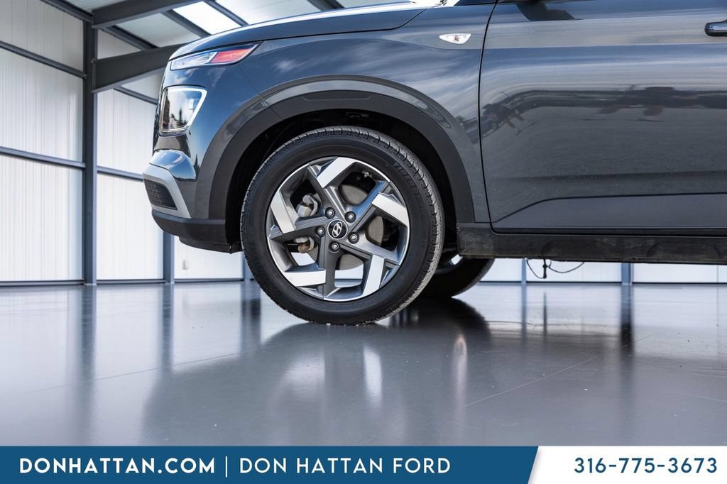 Used 2025 Hyundai Venue SEL FWD image 30