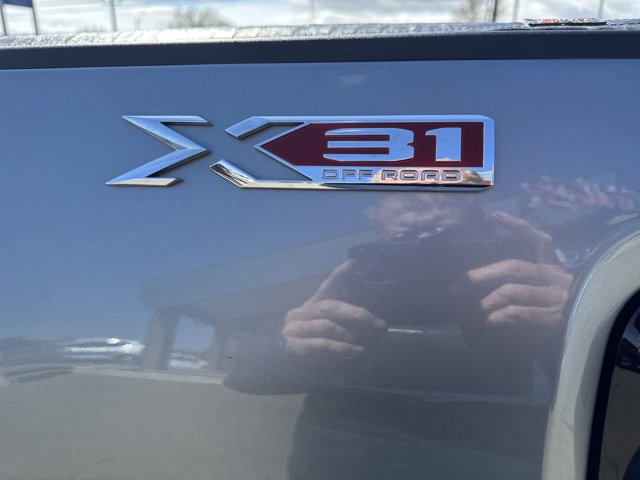 Used 2024 GMC Sierra 3500 SLE w/ SLE Value Package AWD/4WD image 17