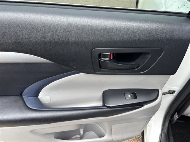 Used 2017 Toyota Highlander Plus w/ Protection Package #3 AWD/4WD image 17