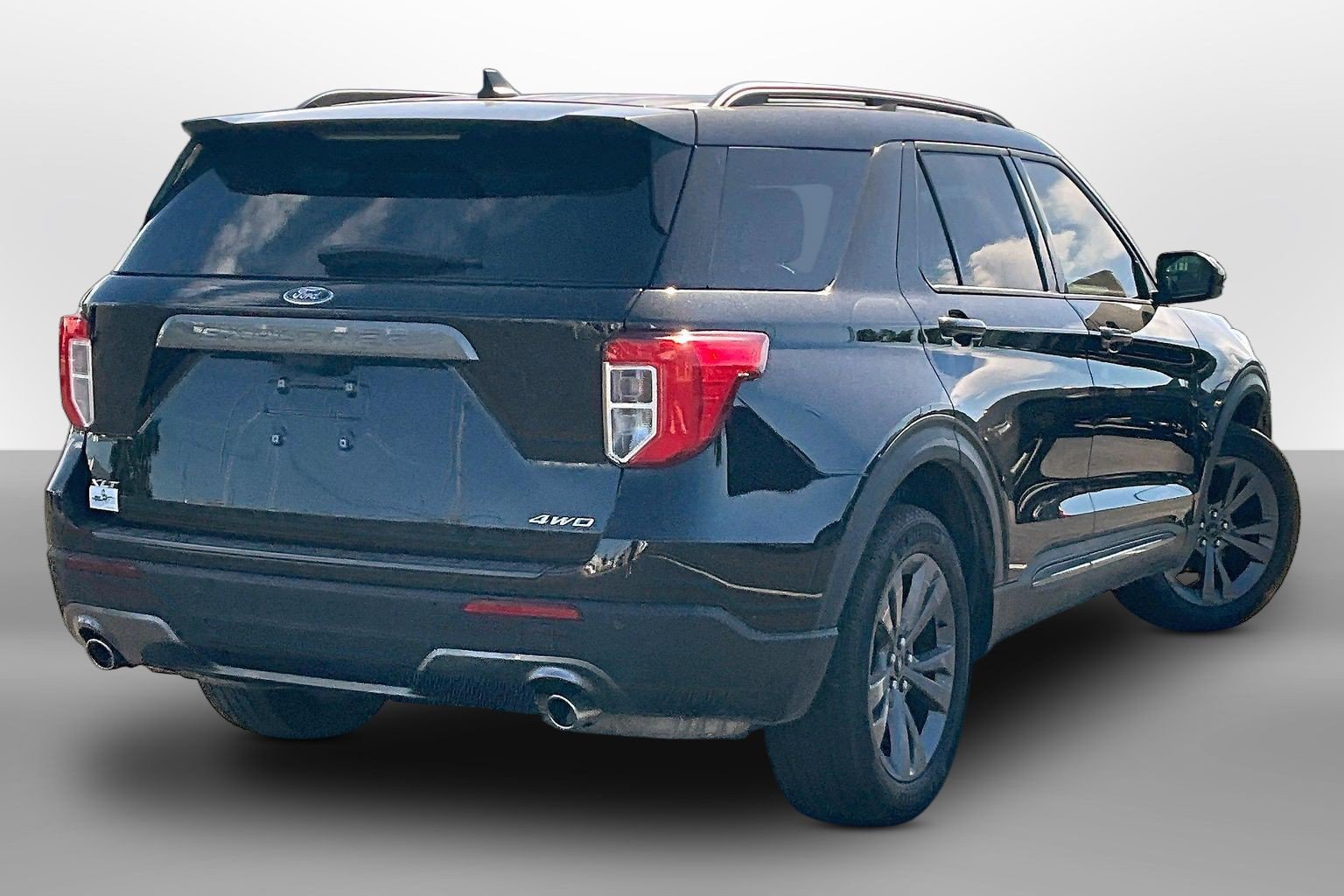 Certified 2023 Ford Explorer XLT w/ Equipment Group 202A AWD/4WD image 11