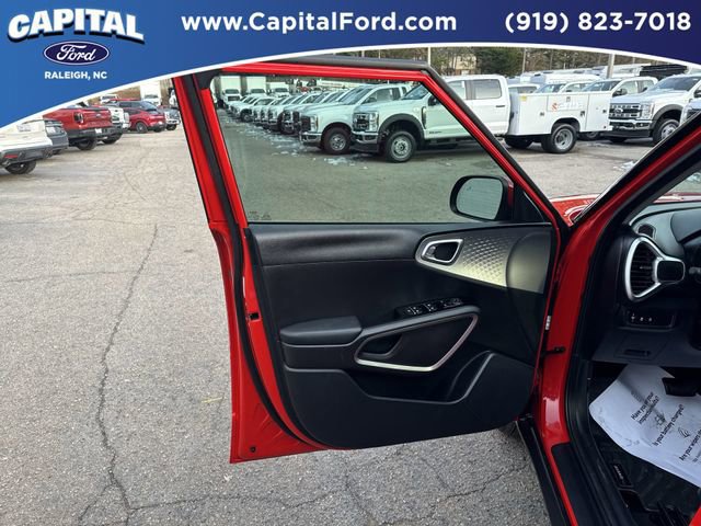 Used 2025 Kia Soul LX w/ LX Technology Package image 19