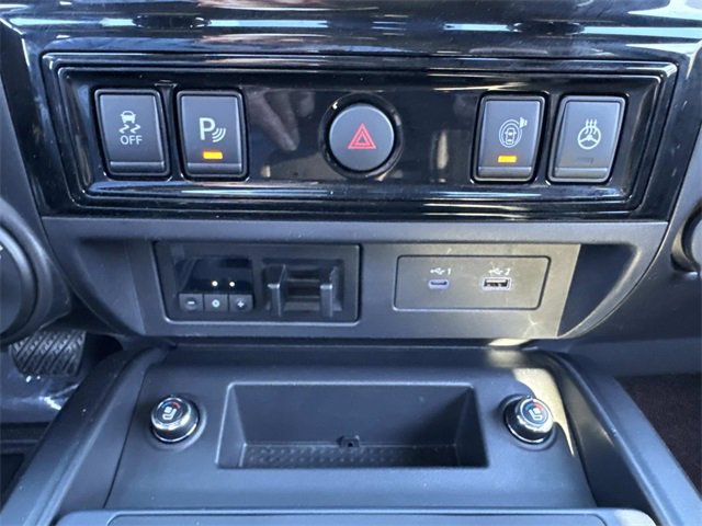 Used 2021 Nissan Titan PRO-4X w/ Pro-4x Convenience Package image 24