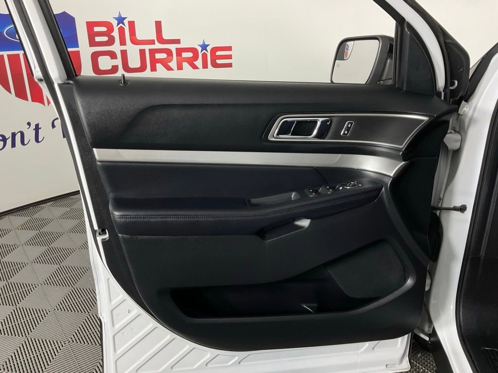 Certified 2017 Ford Explorer XLT FWD image 8