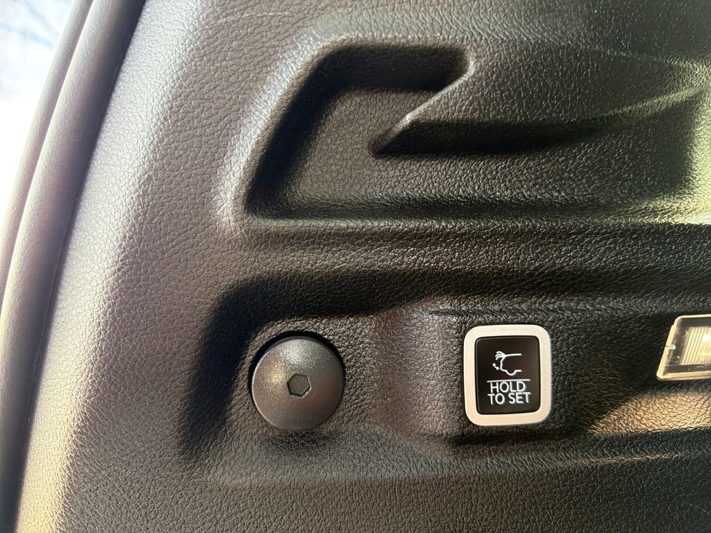 Used 2023 Jeep Grand Cherokee L Laredo image 27