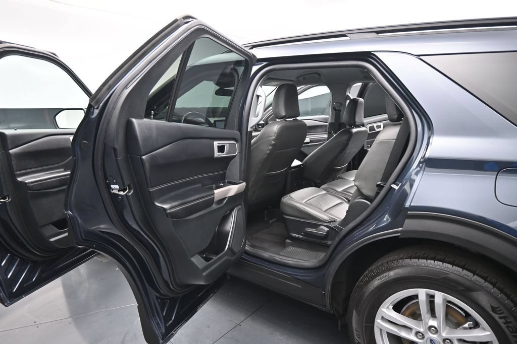 Certified 2023 Ford Explorer XLT RWD image 18