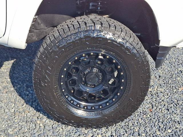 Used 2018 Toyota Tacoma TRD Sport w/ TRD Premium Sport Package AWD/4WD image 8