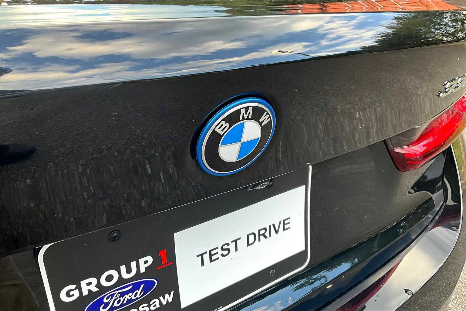 Used 2024 BMW 330e w/ Convenience Package image 30